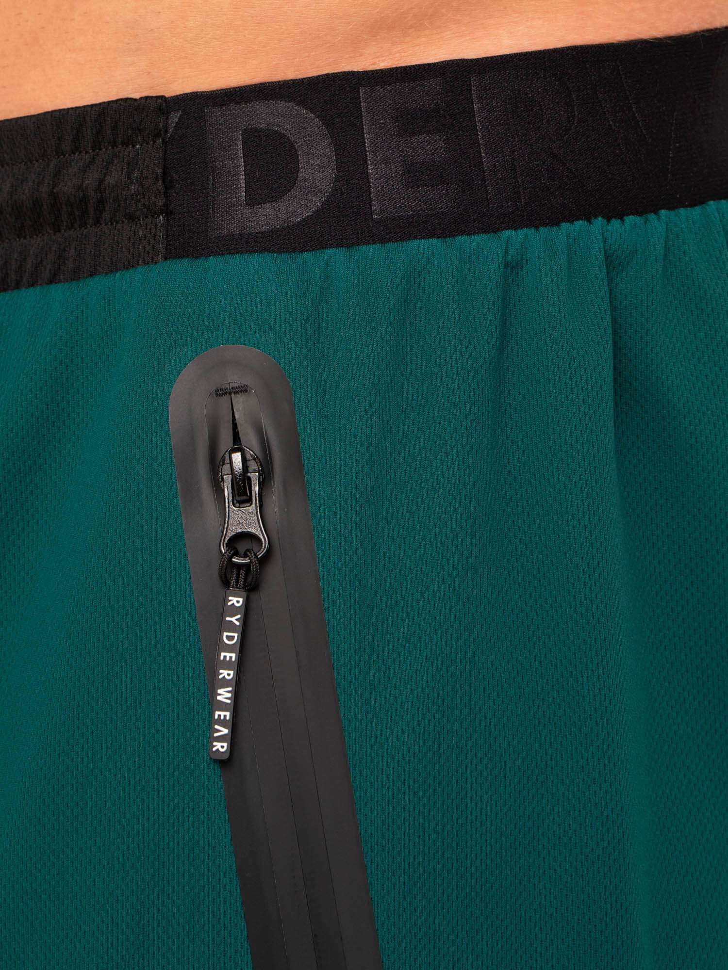 Action Mesh Short - Emerald 4 Action Mesh Short - Emerald
