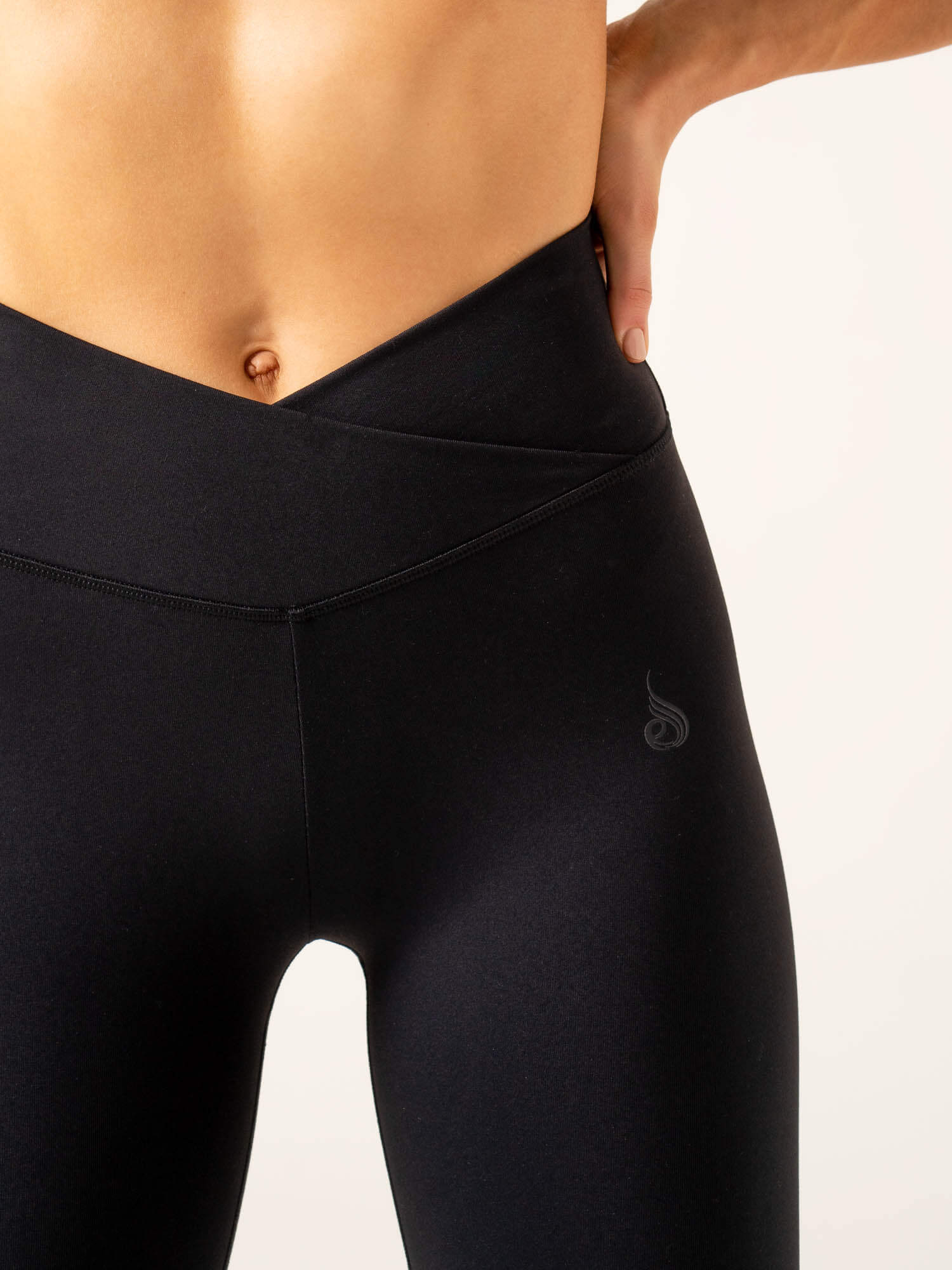 Momentum Cross Over Scrunch Leggings - Black 3 Momentum Cross Over Scrunch Leggings - Black